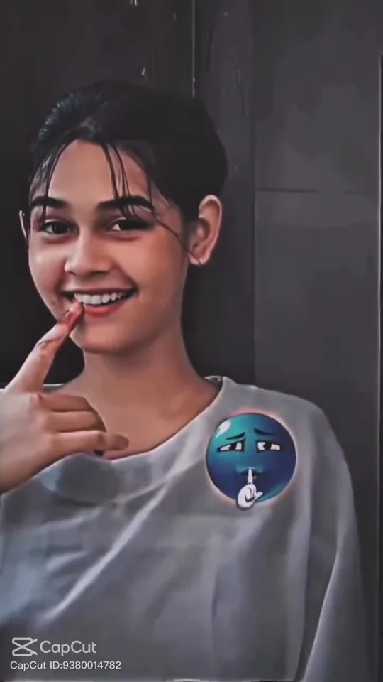 The girl and emoji reaction sequence from the original New Trend Edit template